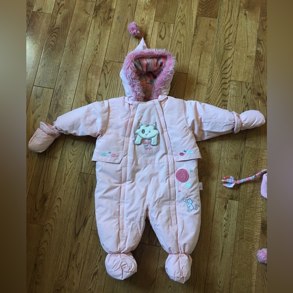 Baby girls one piece snowsuit and accessories - Picture 4 of 7